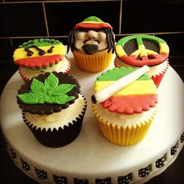 Weed Themed Cupcakes