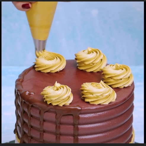 A Marble Cake Surprise - DIY Cake