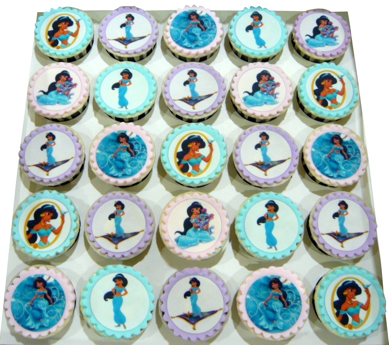 Aladdin and Jasmine Cupcakes