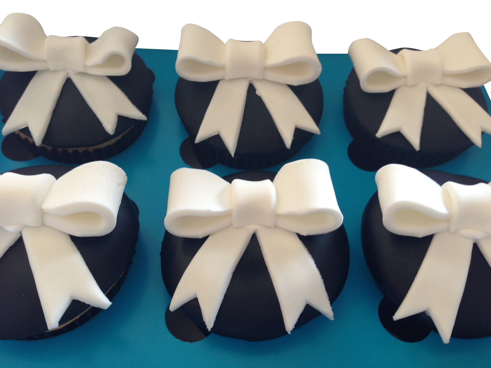 Bow Theme Cupcakes - Pack of 6