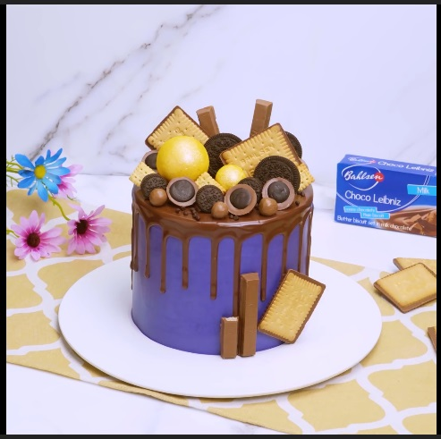Choco Sphere and Oreo Topped Blue Delight - DIY Cake