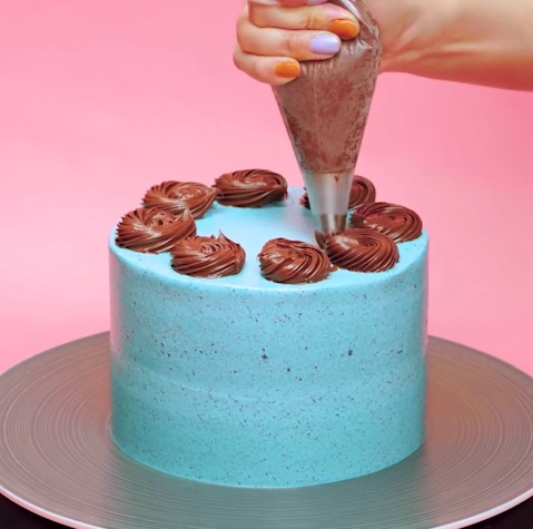 The Teal Easter Egg - DIY Cake