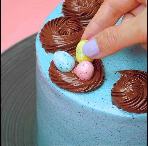 The Teal Easter Egg - DIY Cake
