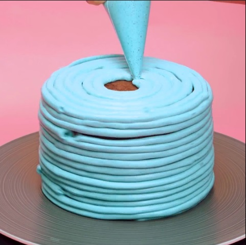 The Teal Easter Egg - DIY Cake