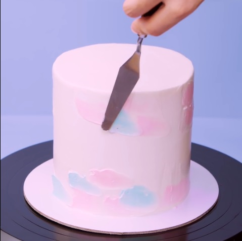  The Colour Palette Surprise - DIY Cake