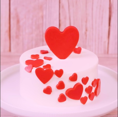  Love is in the Cake - DIY Cake