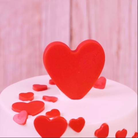  Love is in the Cake - DIY Cake