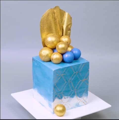  The Golden Feather on the Box - DIY Cake