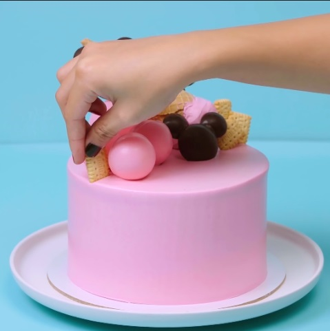 Minnie and Pink Buttons - DIY Cake