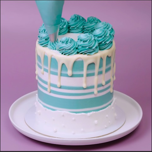 The white and Teal Bond  - DIY Cake