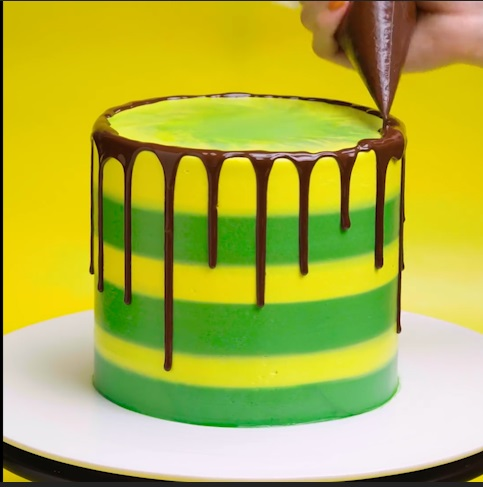 The Golden Dripped Ombré -  DIY Cake