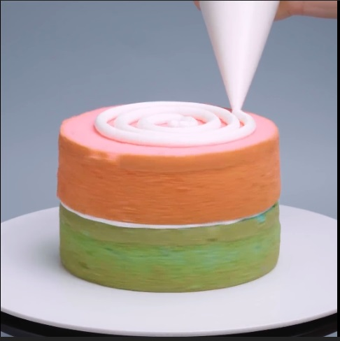  The Macaron Brushstroke  - DIY Cake