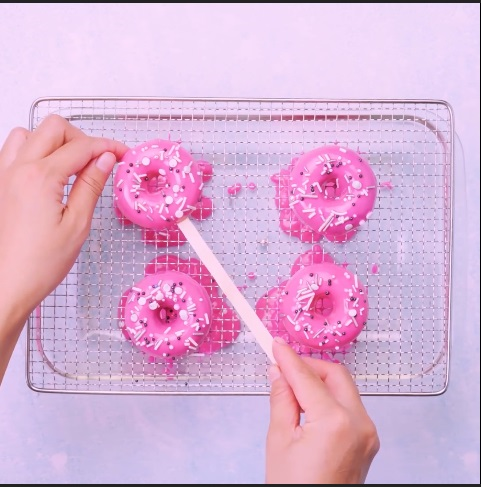  The Pink Paradise Donut  - DIY Cake