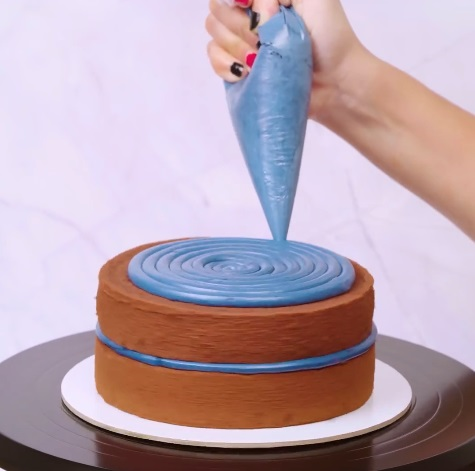 The Pink Dripped Blue Affair  -  DIY Cake