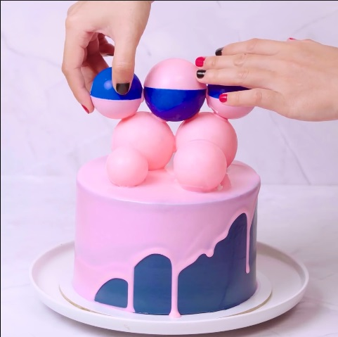 The Pink Dripped Blue Affair  -  DIY Cake