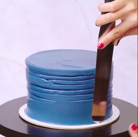 The Pink Dripped Blue Affair  -  DIY Cake