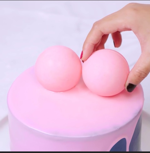 The Pink Dripped Blue Affair  -  DIY Cake