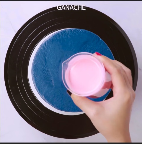 The Pink Dripped Blue Affair  -  DIY Cake