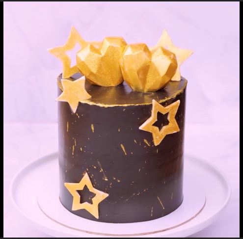 The Gold Pinata Heart  - DIY Cake