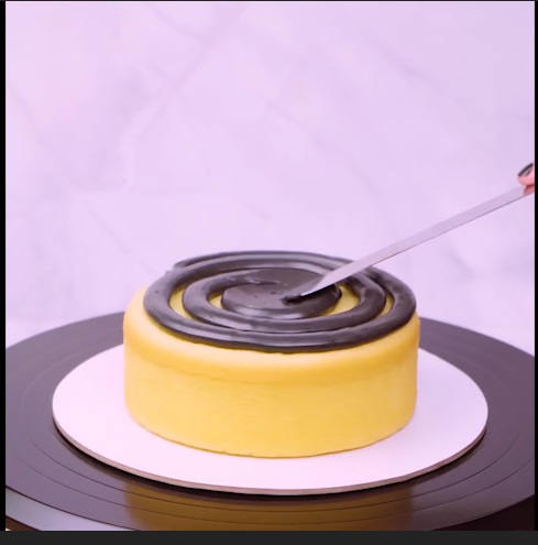The Gold Pinata Heart  - DIY Cake