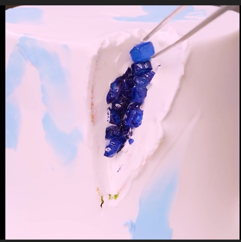The Blue Crystal Geode Under Ocean - DIY Cake
