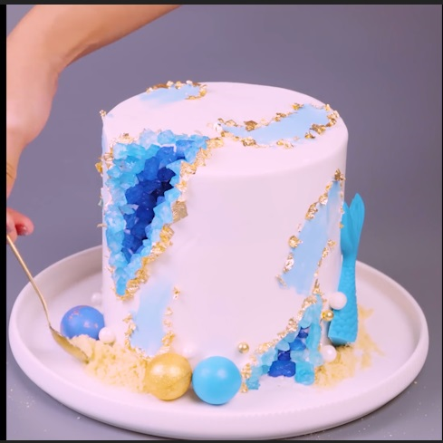 The Blue Crystal Geode Under Ocean - DIY Cake
