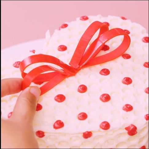 The Bubble Wrapped Heart  - DIY Cake