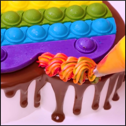The Rainbow Heart - DIY Cake