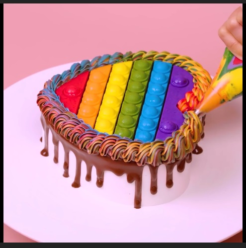 The Rainbow Heart - DIY Cake