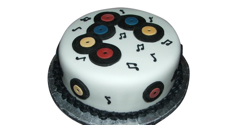 Write name on DJ happy birthday cake