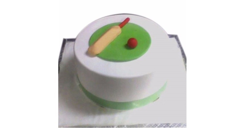 Cricket theme cake tutorial | fondant bat,ball and stemp - YouTube