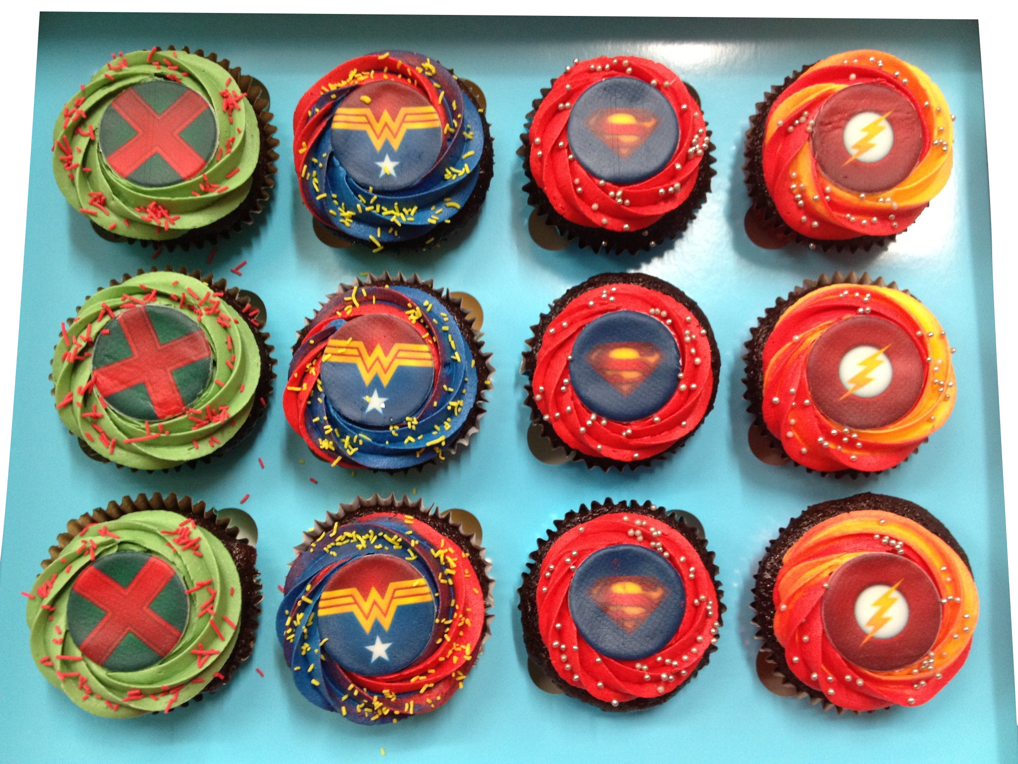 Justice League Cupcakes - Pack of 6