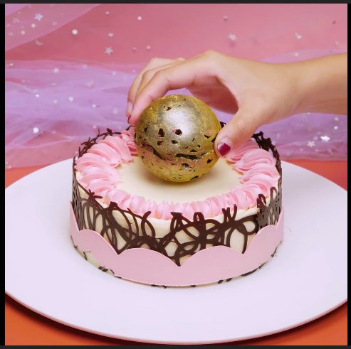 The Gold Sphere Surprise - DIY Cake