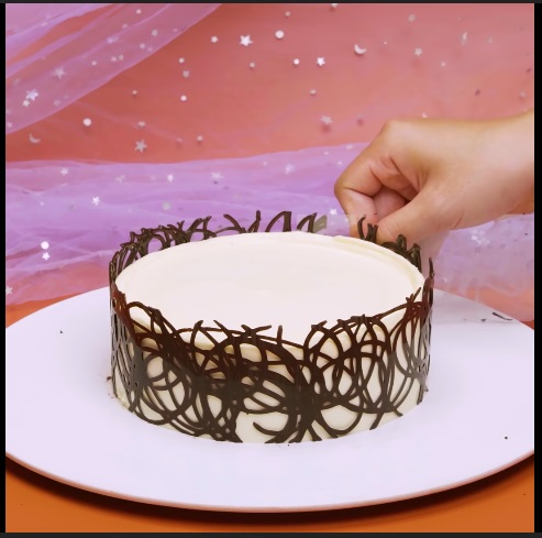 The Gold Sphere Surprise - DIY Cake