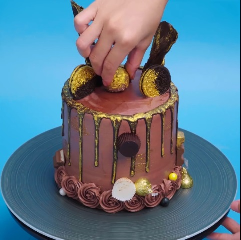 The  Golden Chocolate Bash - DIY Cake