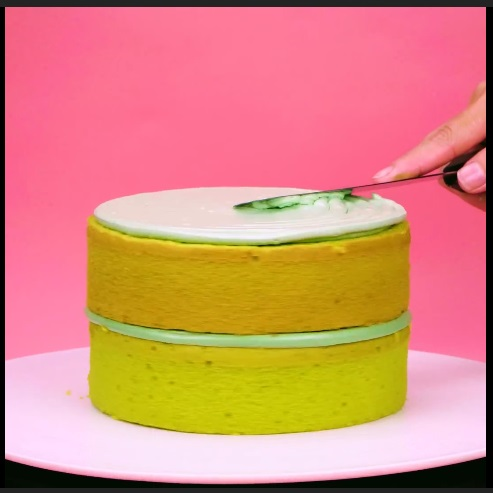 The Green Galaxy - DIY Cake