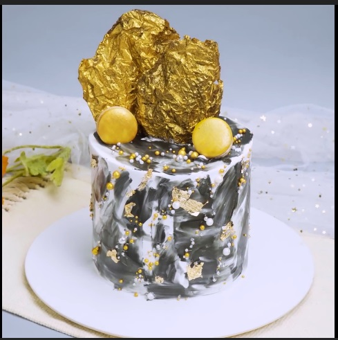 The Grey Brushstroke Cake with Metallic Choco Topper  - DIY Cake