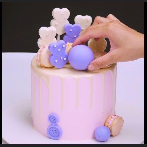 The Lolli and Macaron Junction - DIY Cake