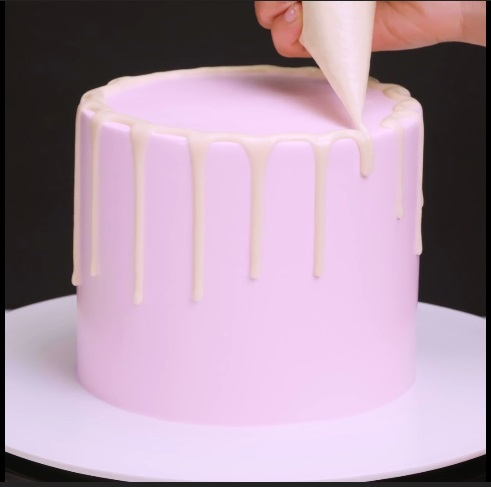 The Lolli and Macaron Junction - DIY Cake