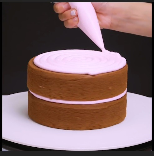 The Lolli and Macaron Junction - DIY Cake