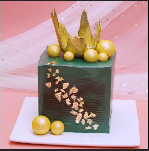 The Metallic Gold Sphere Sailed Square - DIY Cake