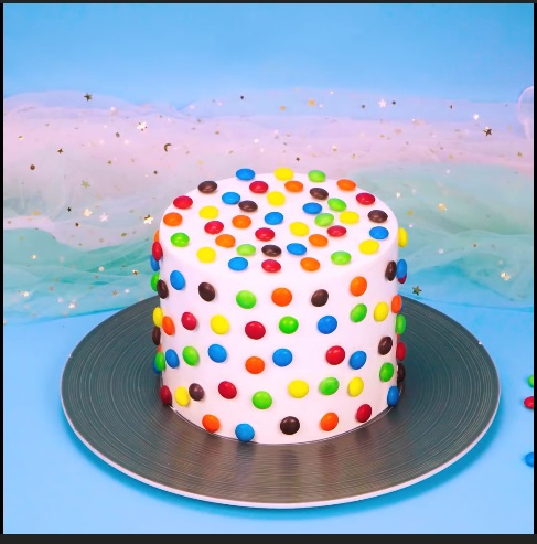 The m&m Palette - DIY Cake