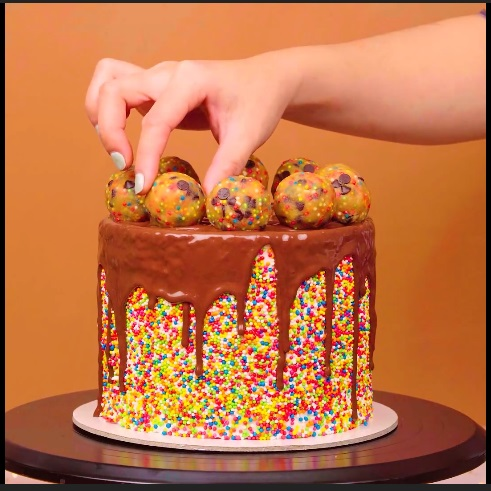 The Rainbow Sprinkled Experience - DIY Cake