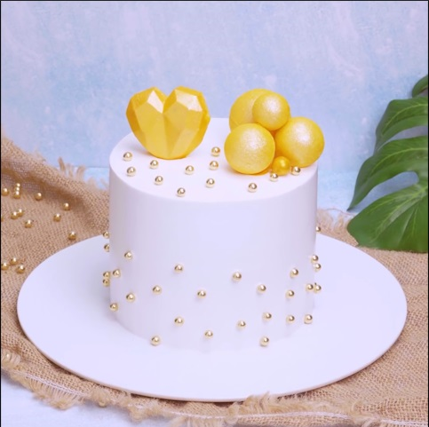 The White and Gold Ensemble - DIY Cake