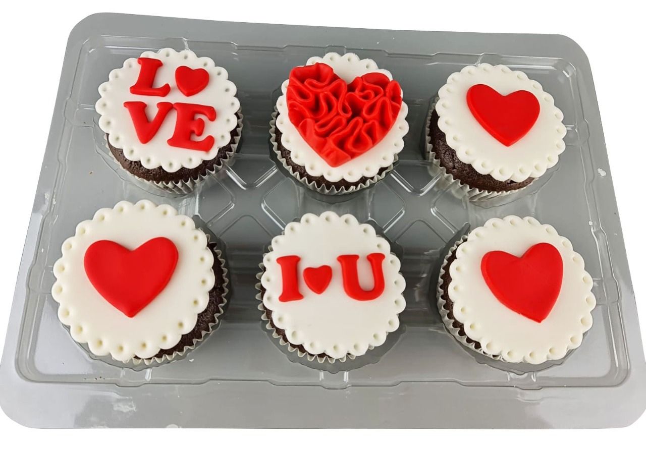 Valentines Cupcakes With Pink Frosting